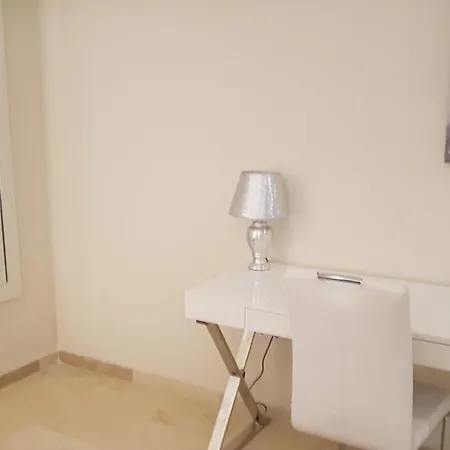 Apartmentsleeps4-pool-bbq-garden-ac Daire