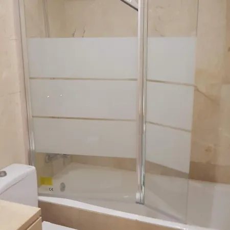 Apartmentsleeps4-pool-bbq-garden-ac Daire