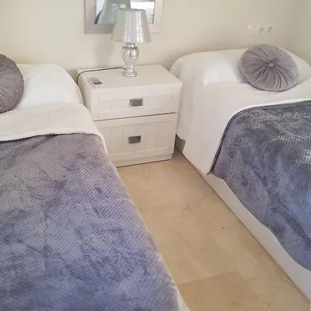 Daire Apartmentsleeps4-pool-bbq-garden-ac Manilva