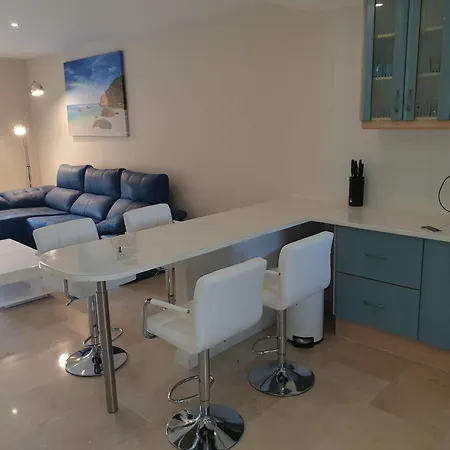 Apartmentsleeps4-pool-bbq-garden-ac Daire